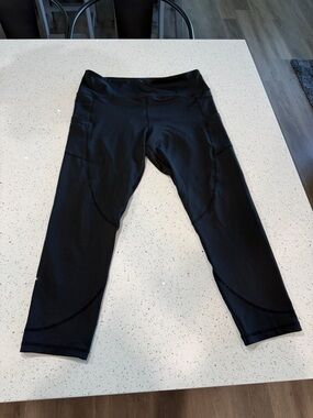 Women's Black Capri Leggings with Side Pocket